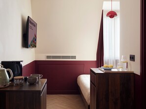 Small Room | เครื่องนอนระดับพรีเมียม, ตู้นิรภัยในห้องพัก