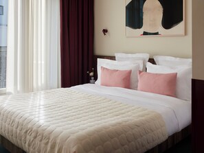 高級寝具、セーフティボックス (室内)、客室ごとに異なる装飾、遮光カーテン