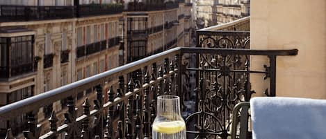 Medium Studio, Kitchenette, Balcony | Terraza o patio