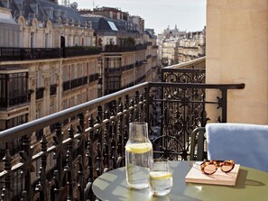 Medium Studio, Kitchenette, Balcony | Terrace/patio - Numa Paris Champs-Élysées (Paris)