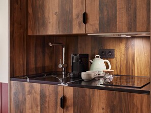 Medium Studio with Kitchenette | Eigene Küche | Wasserkocher mit Kaffee-/Teezubehör, Wasserkocher
