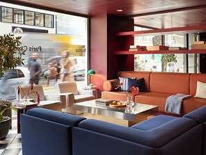 Lobby sitting area - Numa Paris Champs-Élysées (Paris)