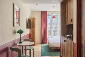 Estudi Deluxe | 1 dormitori, roba de llit d'alta qualitat i caixa forta a l'habitació 