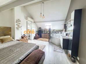 3 habitaciones, tabla de planchar con plancha, wifi y ropa de cama 