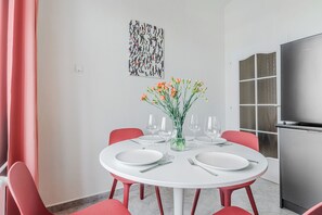 Comfort Apartment | Dining room - Apartment on Londynska street (Prague)