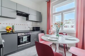 Leilighet – comfort | Eget kjøkken | Kjøleskap, mikrobølgeovn, ovn og kokeplater