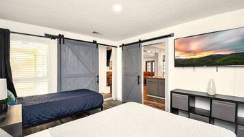 7 chambres, bureau, fer et planche Ă  repasser, lit parapluie