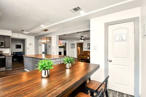 Dining - Lux Home w/ Heated Pool & Spa: 30 Min to Downtown (Houston)