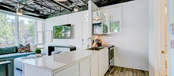 Studio | 5mins to University of Oklahoma | Kitchen, Wi-Fi, Free Parking #Cha
