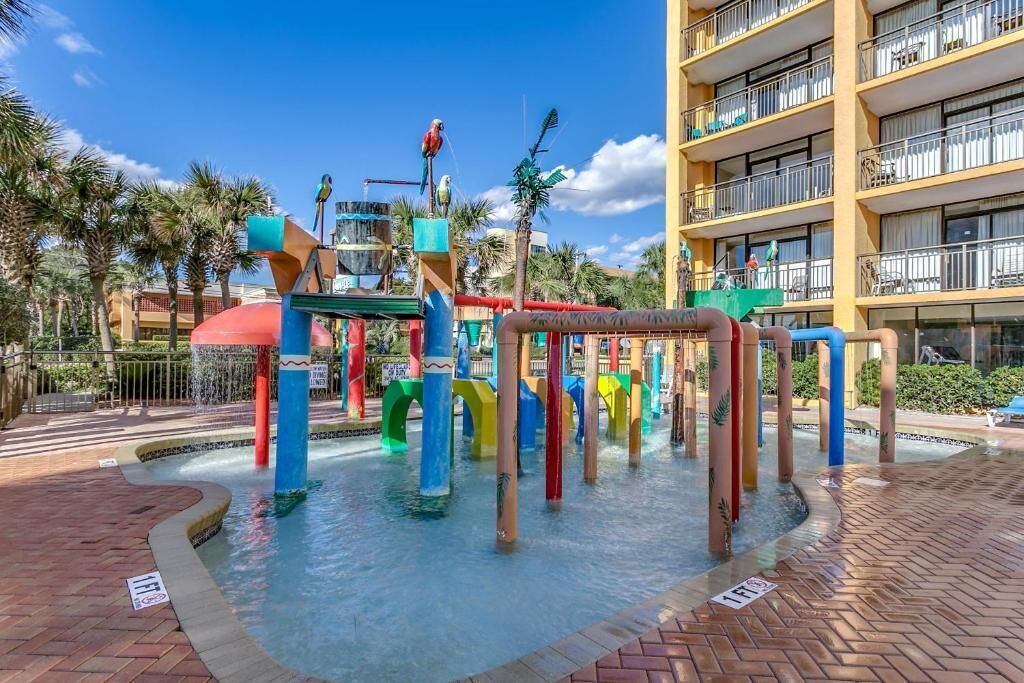 2 indoor pools, 2 outdoor pools