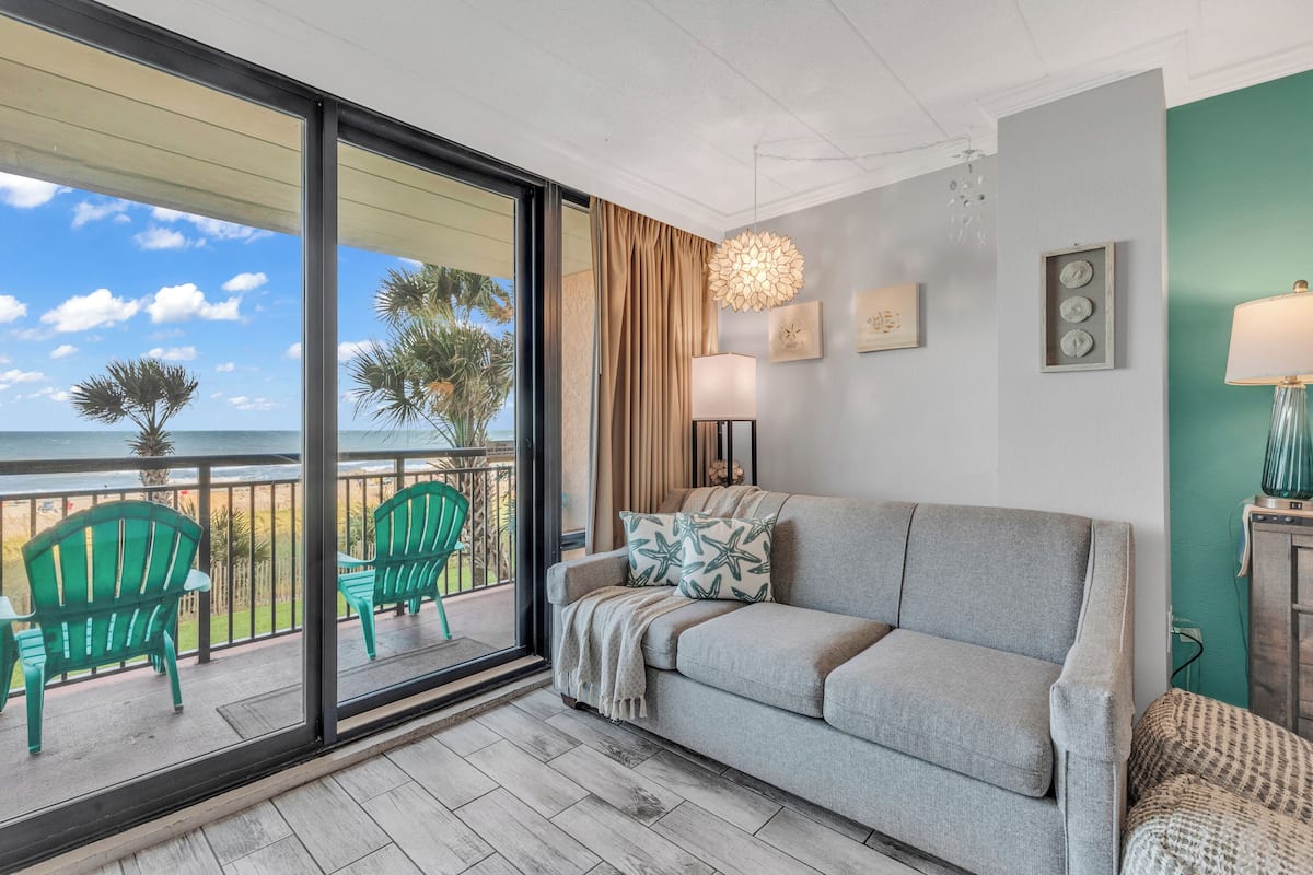 Signature stúdió, 1 king (extra méretű) franciaágy és egy kinyitható kanapé, erkély | Nappalirész | Okostévé