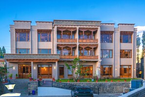 Front of property - Hotel Zimskhang Villa (Leh)
