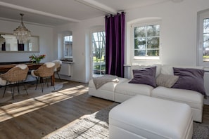 Living area - Holiday Apartment Fiete on the Julshof (Humptrup)