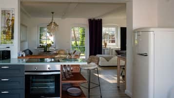 Ovn, elkedel, brødrister