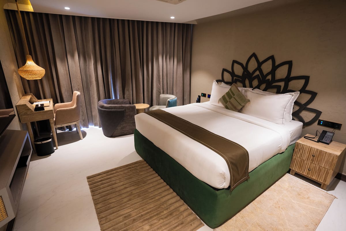 Deluxe King Suite | 迷你吧、熨斗/熨衣板、床單