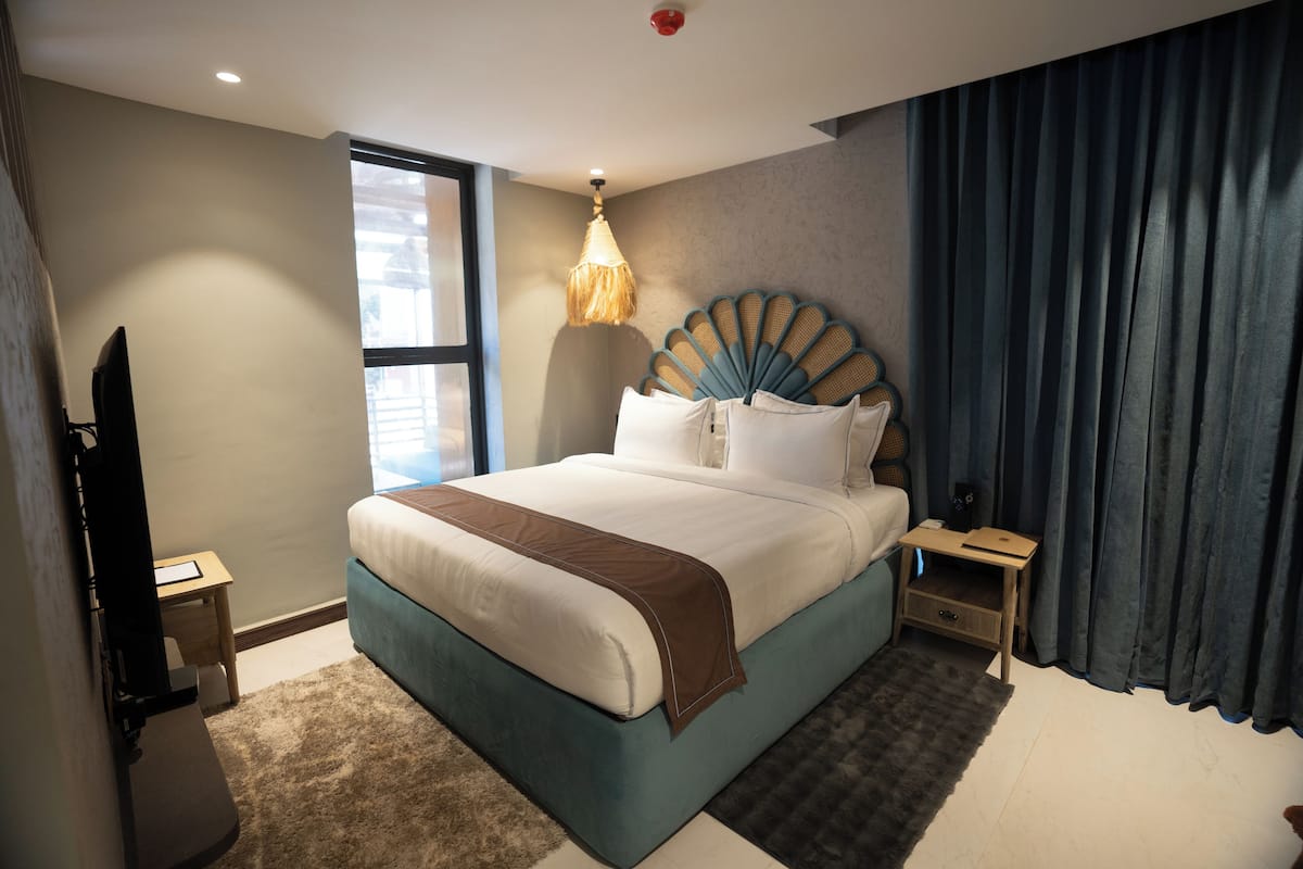 1 bedroom, minibar, iron/ironing board, bed sheets