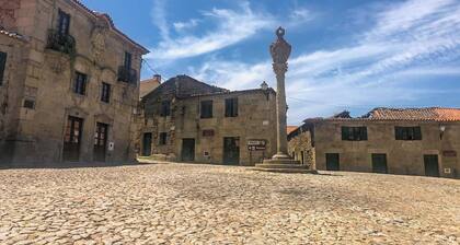 Casa da Praça - Retreat in a traditional village in the Portuguese countryside