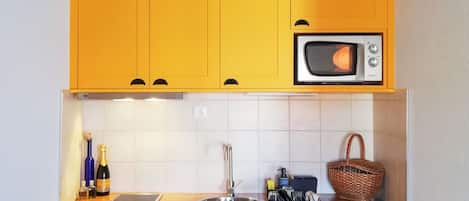 Fridge, microwave, stovetop, coffee/tea maker