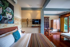 1 bedroom, desk, iron/ironing board, WiFi - King Bed Suite with Balcony and Seaviews in El Nido (El Nido)