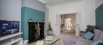 Stylish 3 bedroom apartment - Free wifi