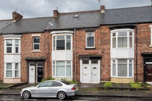 Exterior - Stylish 3 bedroom apartment - Free wifi (South Tyneside)