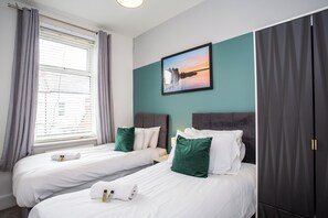 3 bedrooms, desk, iron/ironing board, free WiFi - Stylish 3 bedroom apartment - Free wifi (South Tyneside)