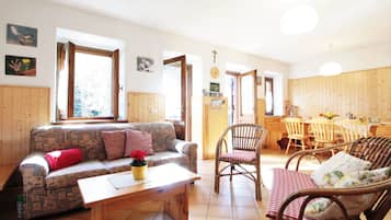 Casa, vista para a montanha | Sala de estar