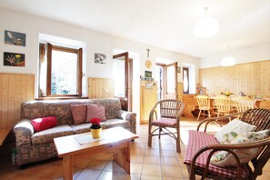 House, Mountain View | Living room