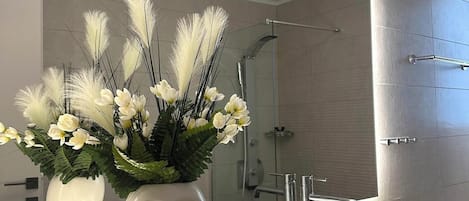 ヘアドライヤー、タオル
