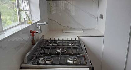 3-bedroom lodge in beautiful Nahoo, East London with WiFi