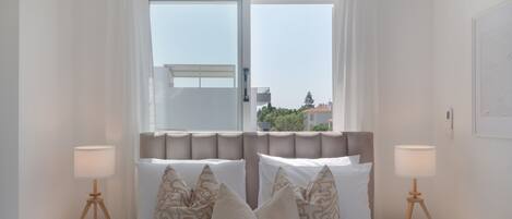 Luxury Apartment | 1 bedroom, in-room safe, blackout drapes, iron/ironing board