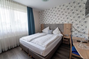 Classic Double Room | Desk, laptop workspace, free WiFi, bed sheets - Airport Business Hotel Köln (Cologne)