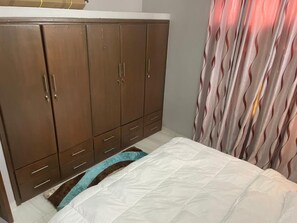 2 chambres, fer et planche à repasser, accès au Wi-Fi (inclus)