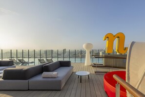 Outdoor pool - Nhow Lima (Lima)