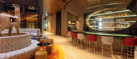 2 bars/lounges