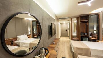 Standard tvåbäddsrum | Sängtillbehör av högsta kvalitet och värdeförvaringsskåp på rummet