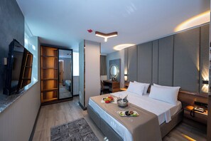 Premium bedding, in-room safe, desk, laptop workspace - Vess Hotel & SPA (Istanbul)