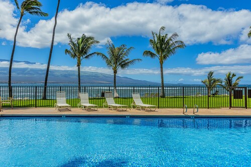 Central Maui 2bd condo with stunning ocean views