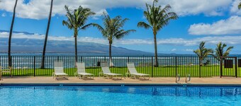 Central Maui 2bd condo with stunning ocean views