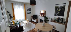 Interior - Lovely 3-room family apartment at the gateway to Paris - 2 min from metro 4! (Montrouge)