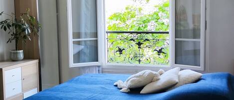 2 slaapkamers, een bureau, een strijkplank/strijkijzer, wifi