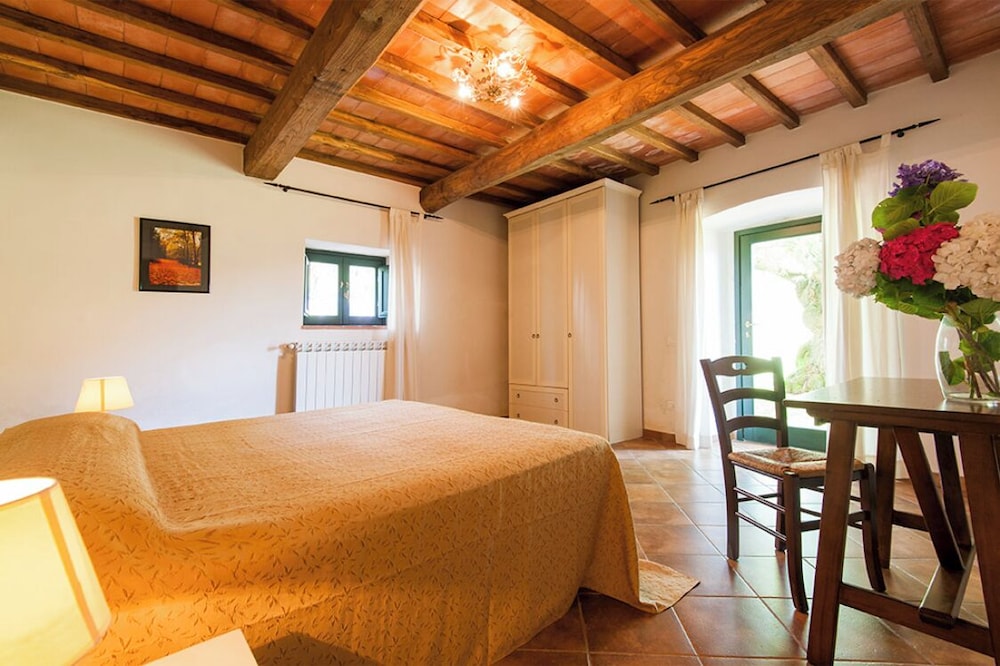 3-bedroom Apartment Tuscany, Ancient Farm, Nature, Swimming Pool, 6 Guests - Montemurlo