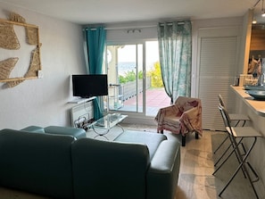 TV - Cabourg, 3* Seaside Apartment, Direct Beach Access, Parking (Cabourg)