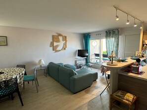 Interior - Cabourg, 3* Seaside Apartment, Direct Beach Access, Parking (Cabourg)
