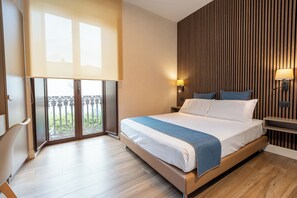 Classic Double Room | In-room safe, desk, laptop workspace, blackout drapes - Gelsi Luxury Suites (Sora)