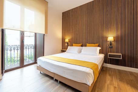 Comfort Double or Twin Room, Non Smoking, Courtyard View | 1 bedroom, in-room safe, desk, laptop workspace