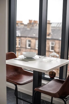 In-room dining - For Students Only - McDonald Road in Edinburgh (Edinburgh)