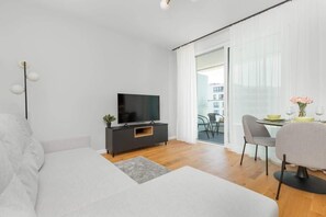 TV - Stylish Apartment on the 15th Floor | Gulf View and Balcony (Gdynia)