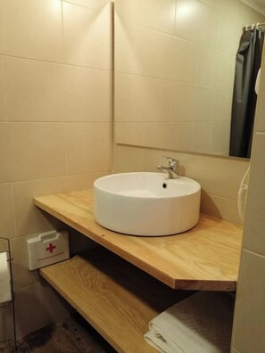 Bruser, hårtørrer, håndklæder, Shampoo