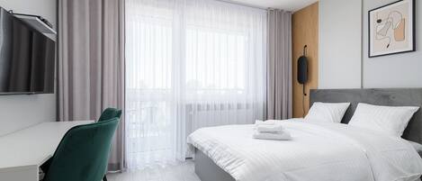 Estudio Confort, vista a la ciudad | Tabla de planchar con plancha, wifi gratis y ropa de cama